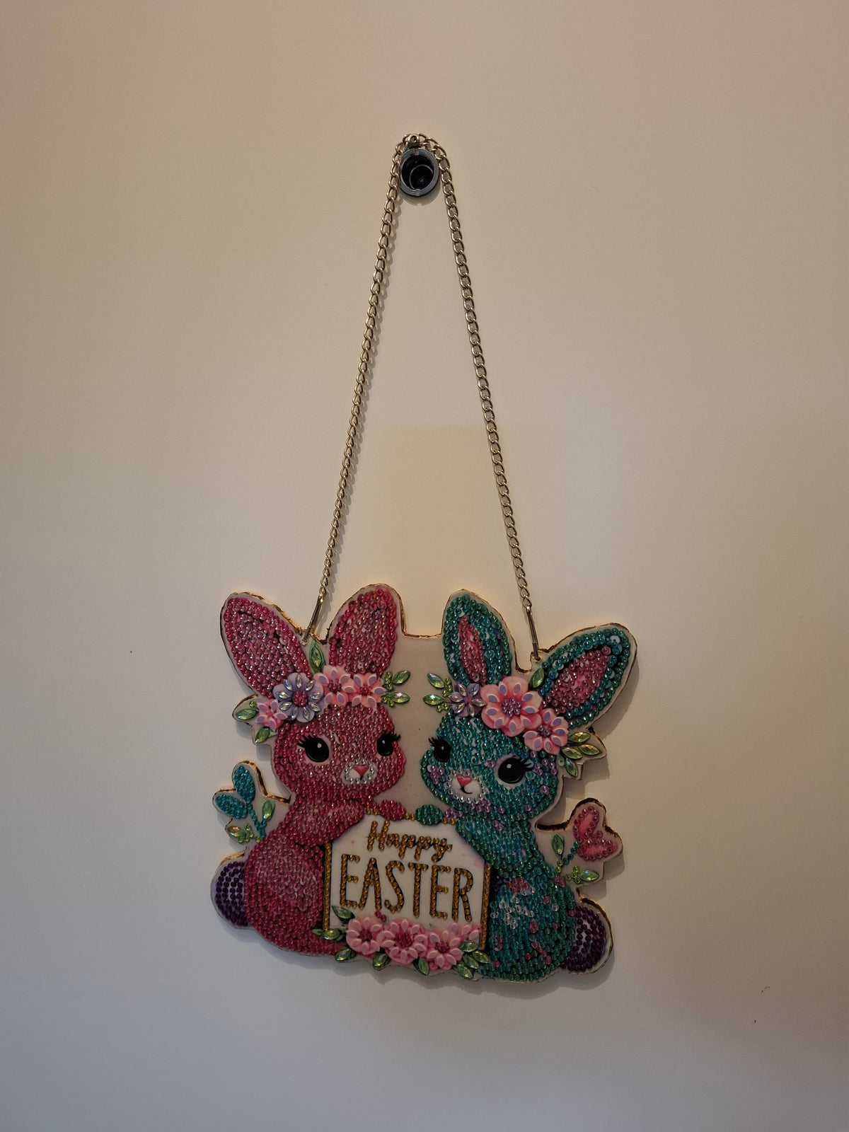 Oster-Türhänger „Happy Easter“ – Glitzerndes Diamond Painting Holzschild mit Osterhasen