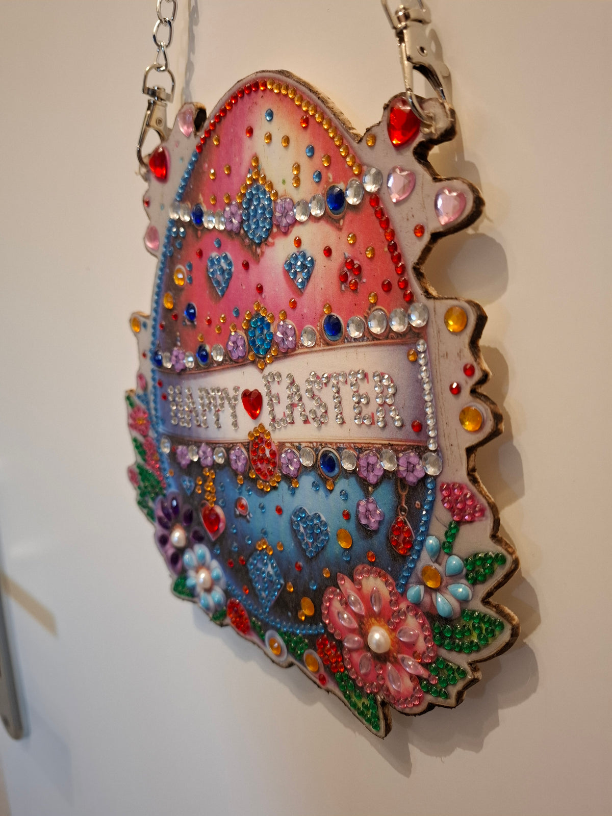 Diamond Painting Osterei-Türhänger „Happy Easter“ – Buntes Glitzer-Schild mit Blumen & Edelstein-Optik