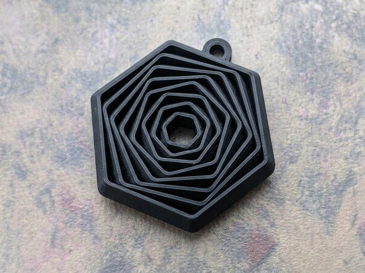 3D-Gedruckter Geometrischer Schlüsselanhänger (Hexagon-Spiraldesign)