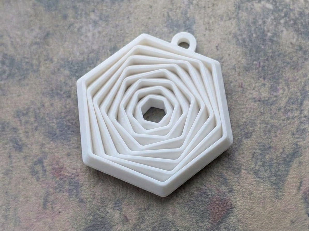 3D-Gedruckter Geometrischer Schlüsselanhänger (Hexagon-Spiraldesign)