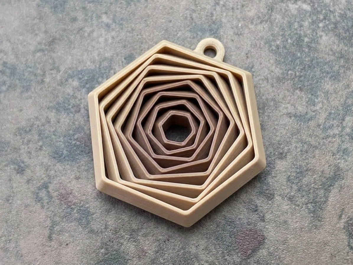 3D-Gedruckter Geometrischer Schlüsselanhänger (Hexagon-Spiraldesign)