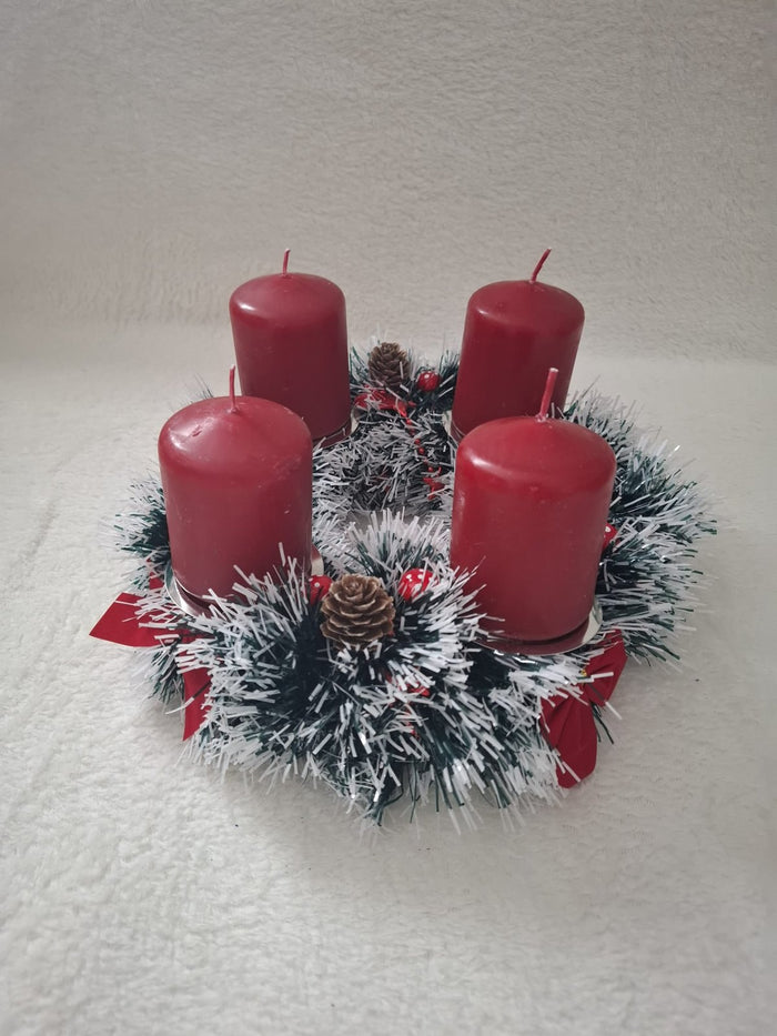 Adventskranz „Rote Schleife“ – Verschneiter Tischkranz mit 4 roten Kerzen, Samtschleifen & Zapfen